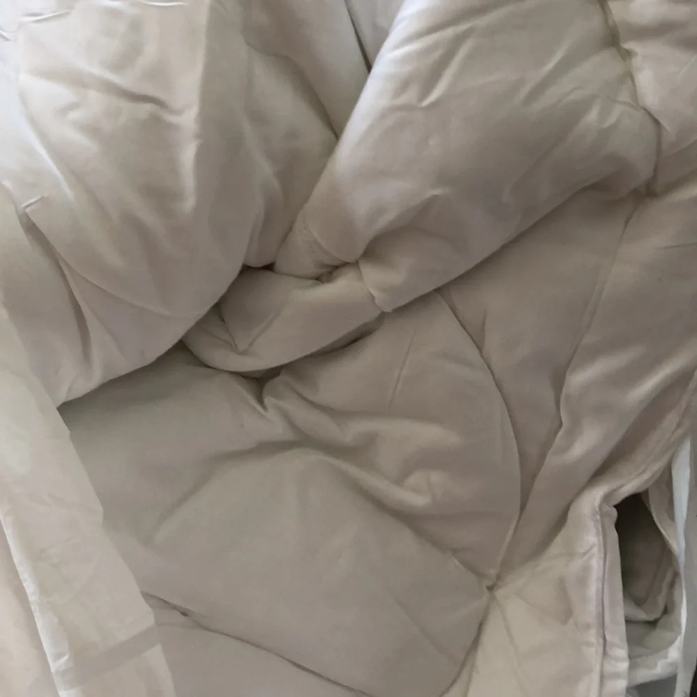 Buffy Cloud Comforter Full/Queen White NWT